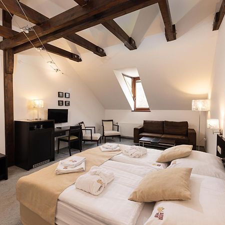 Bazilika Alatt Panzio Bed & Breakfast Esztergom Exterior photo