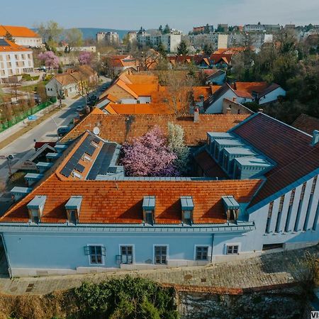 Bazilika Alatt Panzio Bed & Breakfast Esztergom Exterior photo