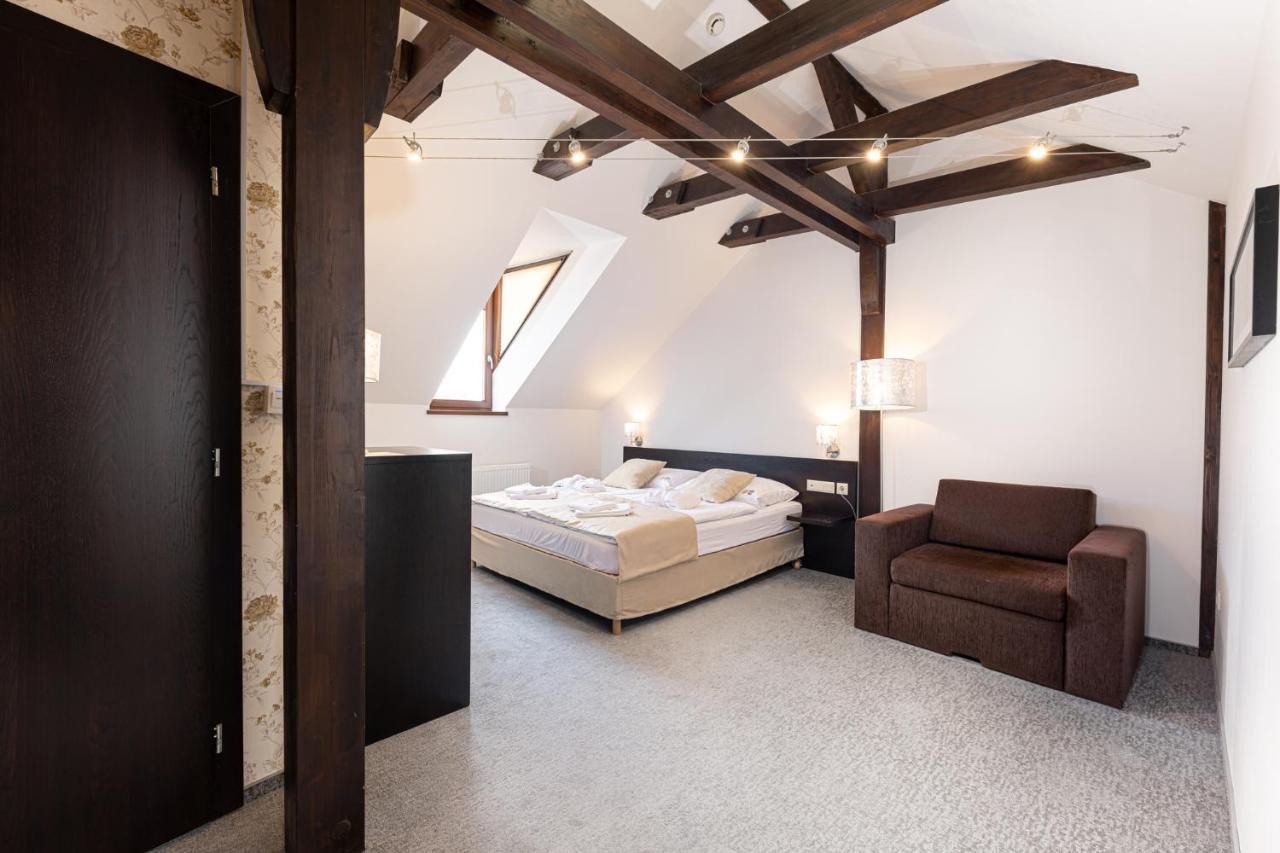 Bazilika Alatt Panzio Bed & Breakfast Esztergom Exterior photo
