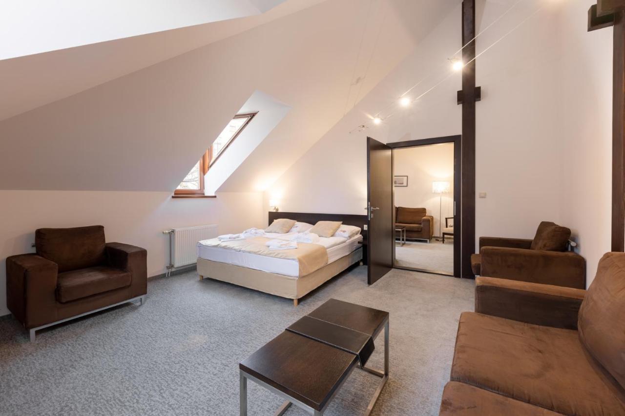 Bazilika Alatt Panzio Bed & Breakfast Esztergom Exterior photo