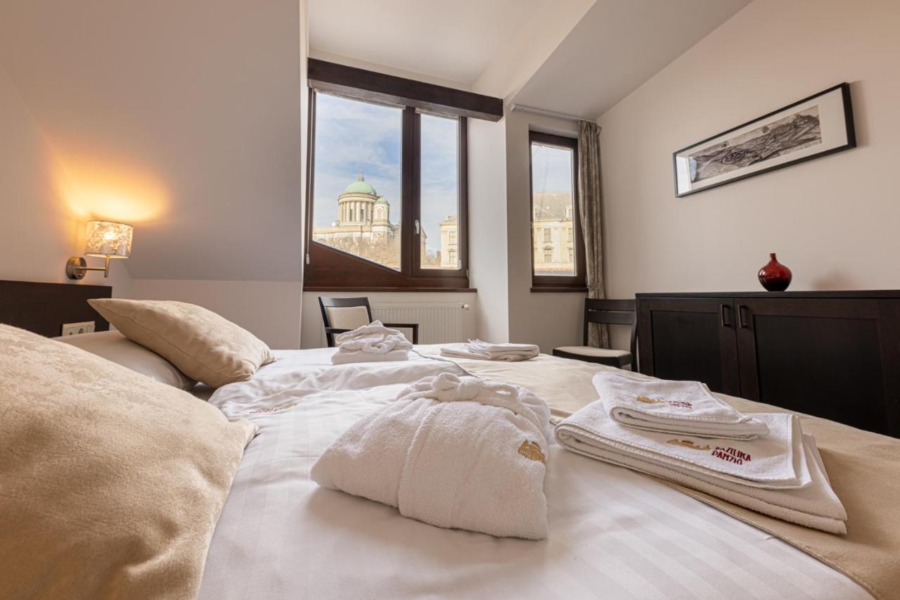 Bazilika Alatt Panzio Bed & Breakfast Esztergom Exterior photo