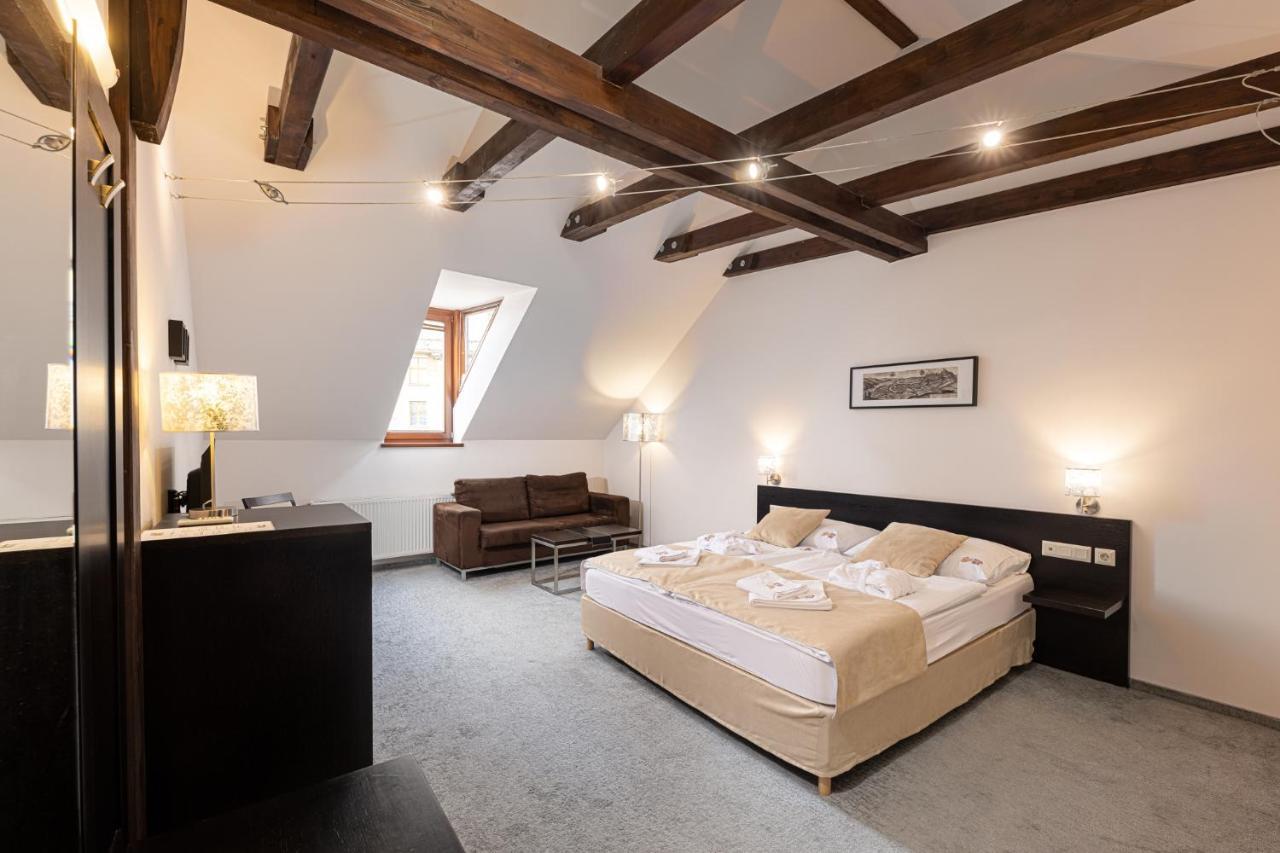 Bazilika Alatt Panzio Bed & Breakfast Esztergom Exterior photo