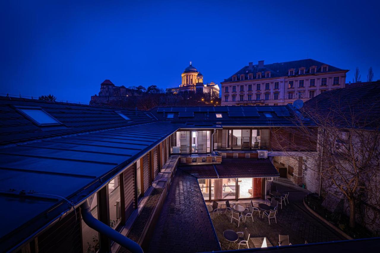 Bazilika Alatt Panzio Bed & Breakfast Esztergom Exterior photo