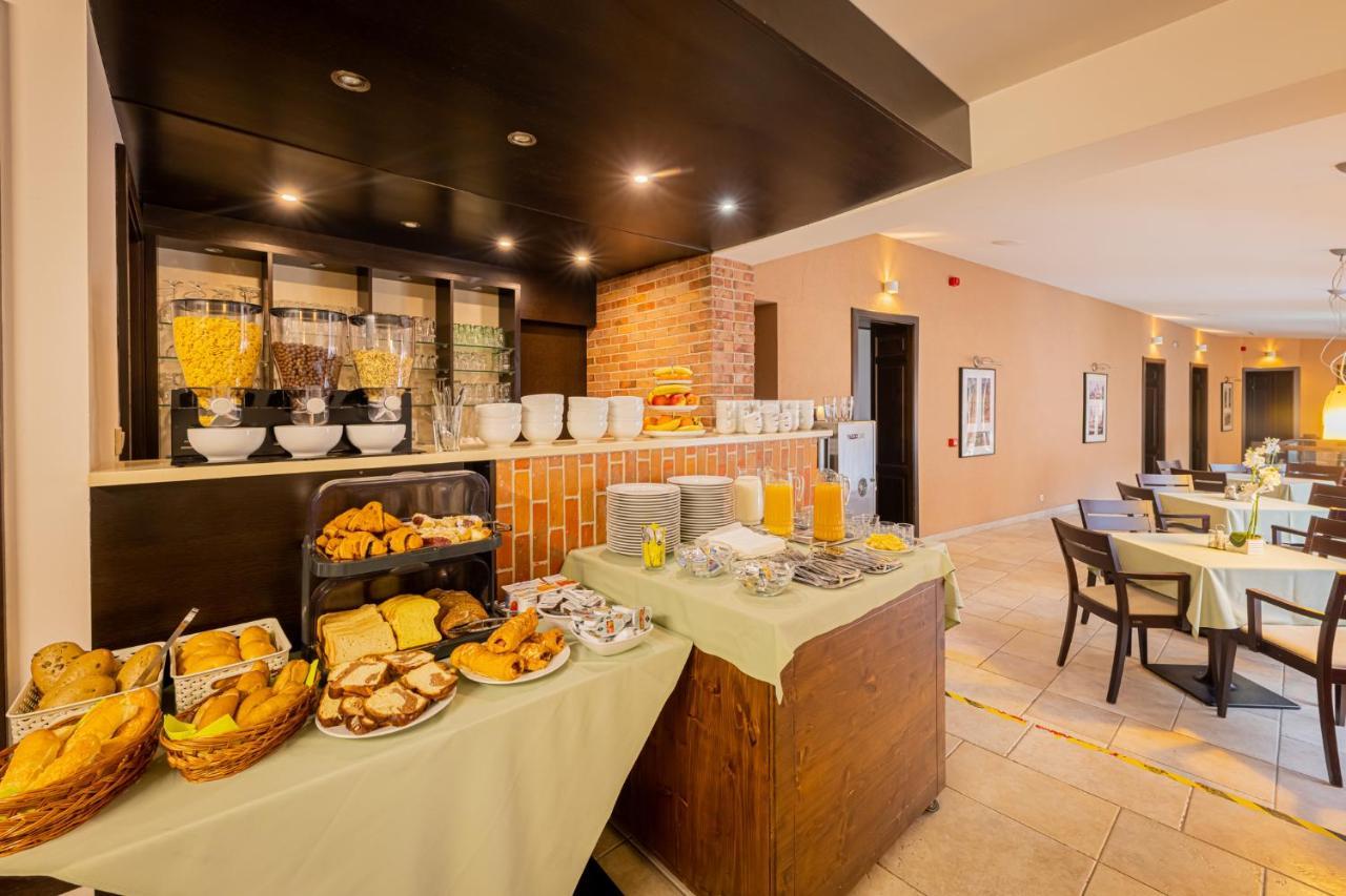 Bazilika Alatt Panzio Bed & Breakfast Esztergom Exterior photo