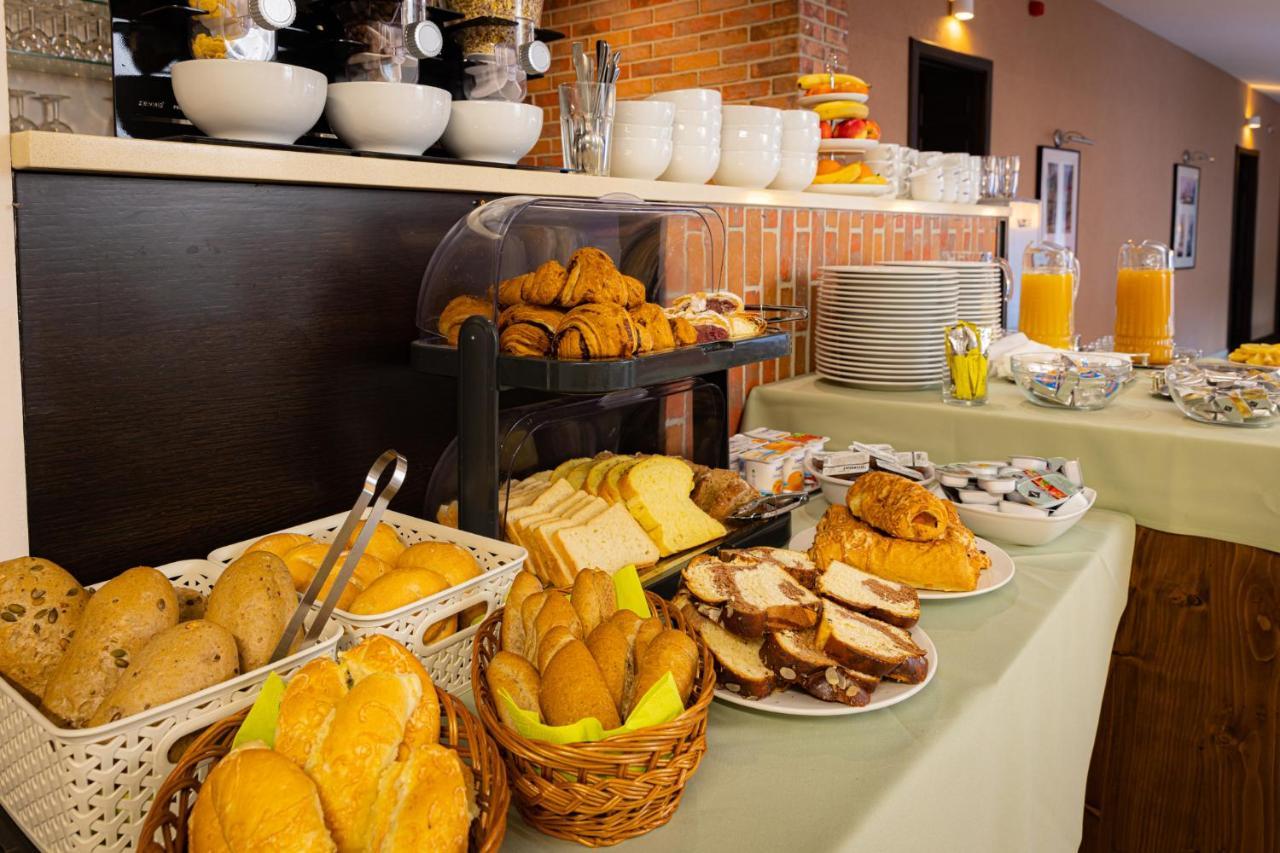 Bazilika Alatt Panzio Bed & Breakfast Esztergom Exterior photo