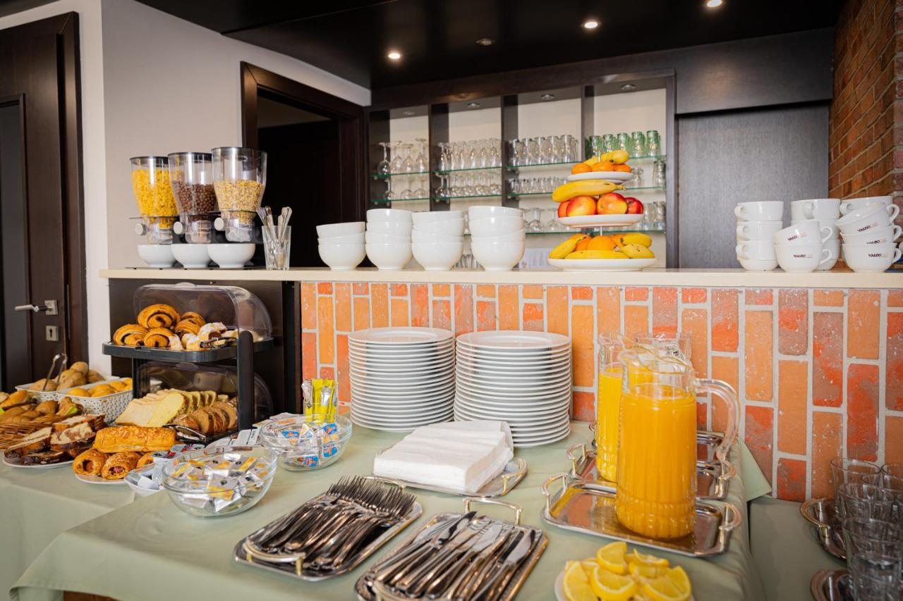 Bazilika Alatt Panzio Bed & Breakfast Esztergom Exterior photo