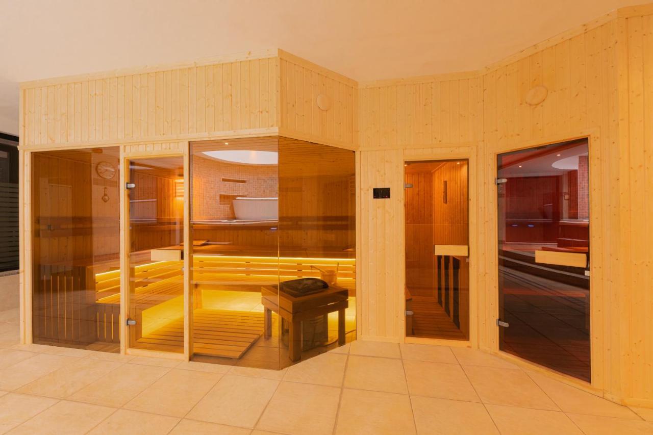 Bazilika Alatt Panzio Bed & Breakfast Esztergom Exterior photo
