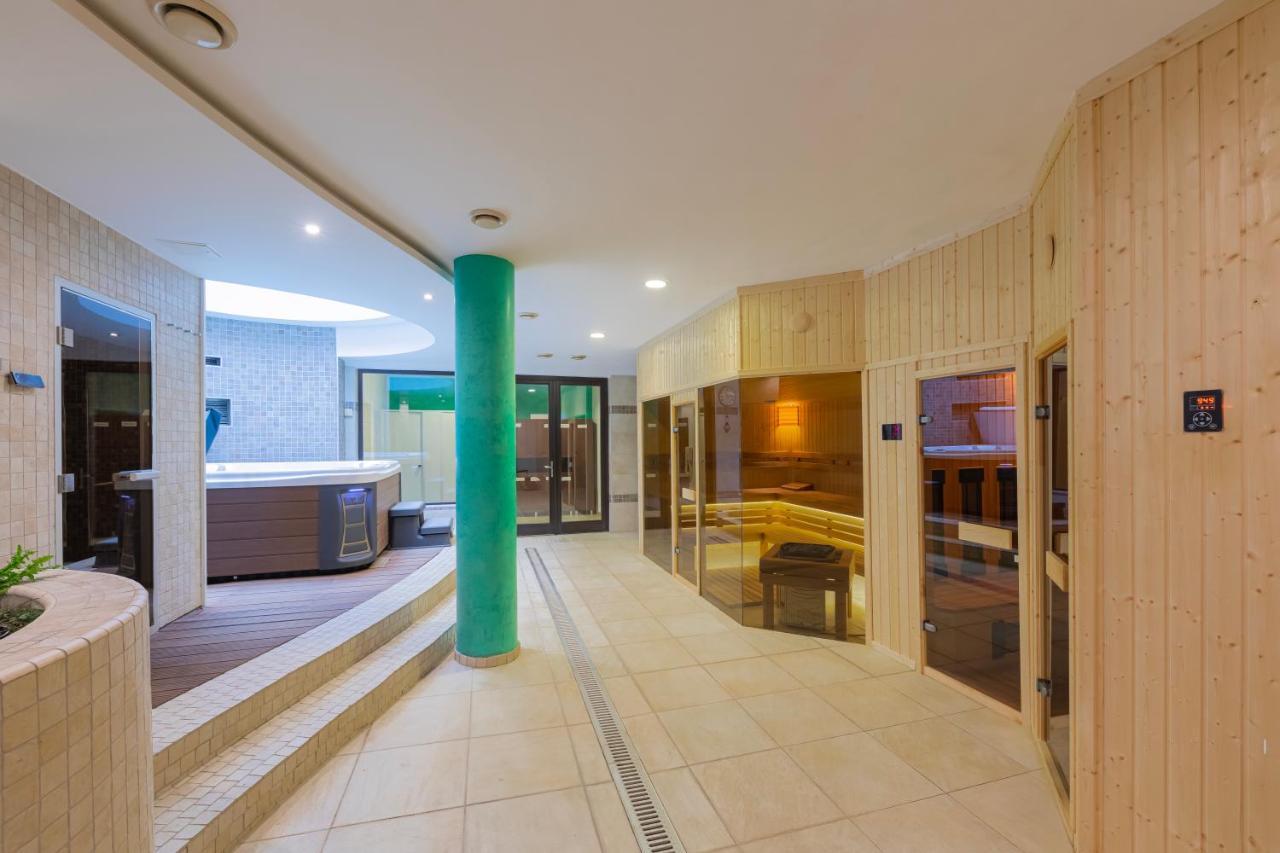 Bazilika Alatt Panzio Bed & Breakfast Esztergom Exterior photo